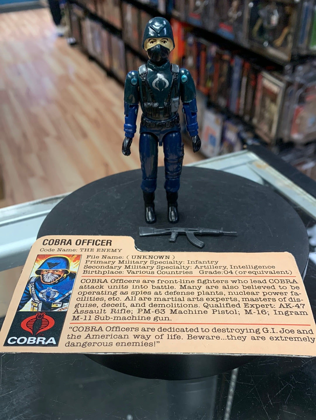 Cobra Officer V1 with File Card Straight Arm CC (Vintage GI Joe, Hasbro) Complete product image 1, provided for visual