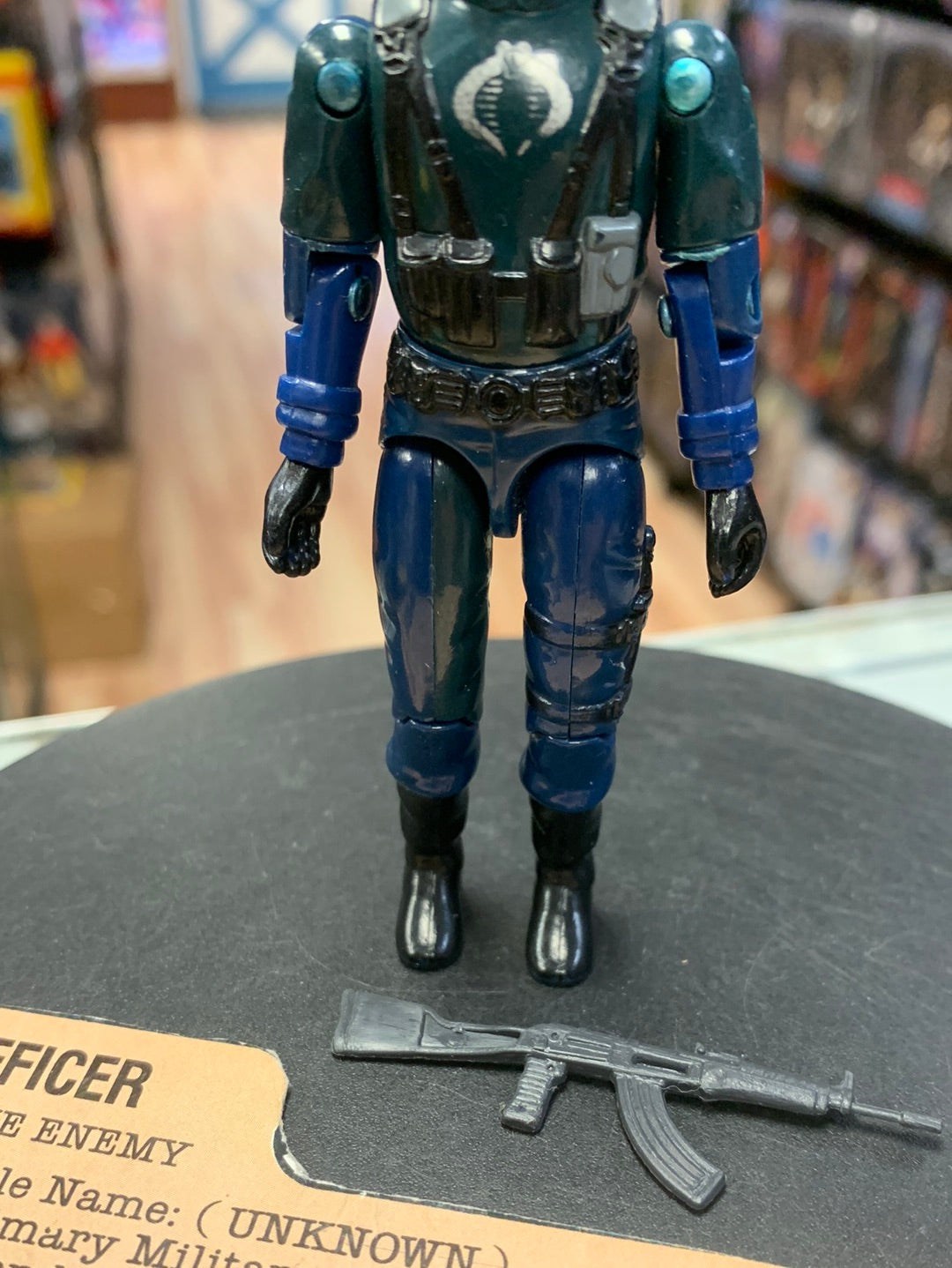 Cobra Officer V1 with File Card Straight Arm CC (Vintage GI Joe, Hasbro) Complete product image 4, provided for visual