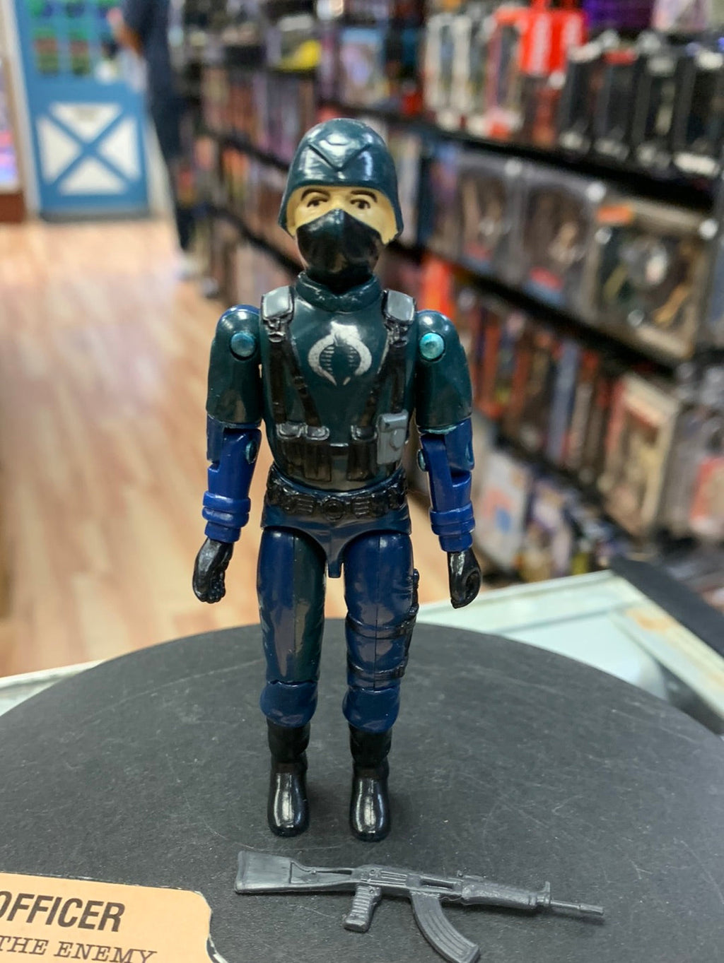 Cobra Officer V1 with File Card Straight Arm CC (Vintage GI Joe, Hasbro) Complete product image 2, provided for visual